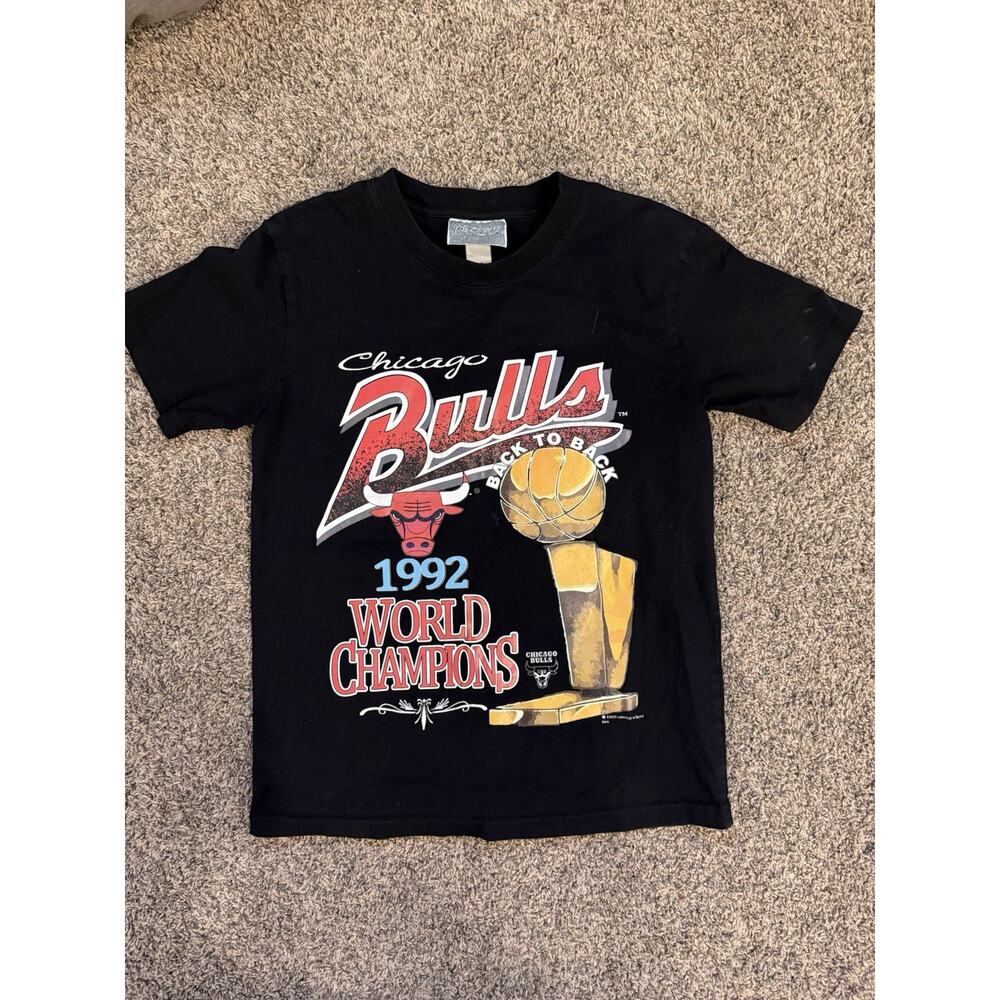 VINTAGE Mens Chicago Bulls Shirt Back to Back 1992 World Champions Lace Valley